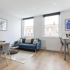 Apartment Beautifully Presented Newly Renovated City-centre In, Cheltenham