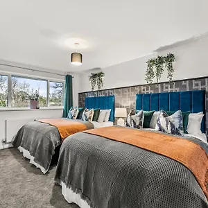 Holiday home Elegant Retreat In - Garden & Parking Included, Cheltenham